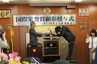 �Љ�����J��3